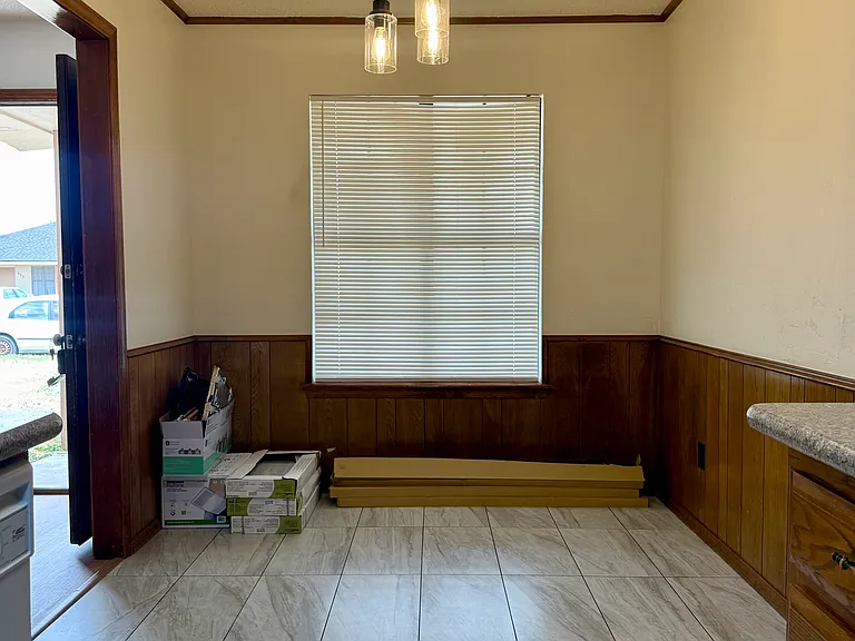 531 N Meredith Ave — Photo 3