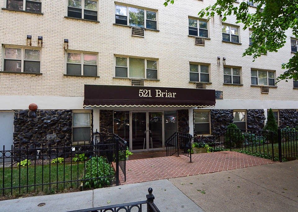1st image of 521 W Briar Pl #215