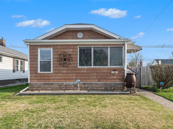 1210 W 7th St, Mishawaka, IN 46544