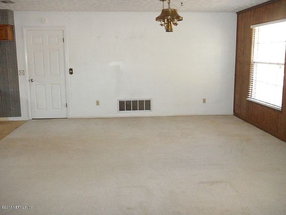 3rd image of 4131 Everett Ave