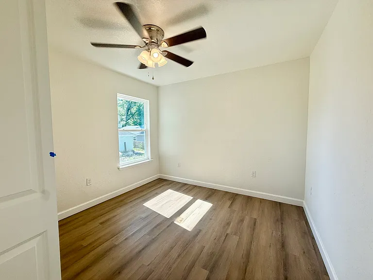 13445 NW 154th Ave — Photo 4