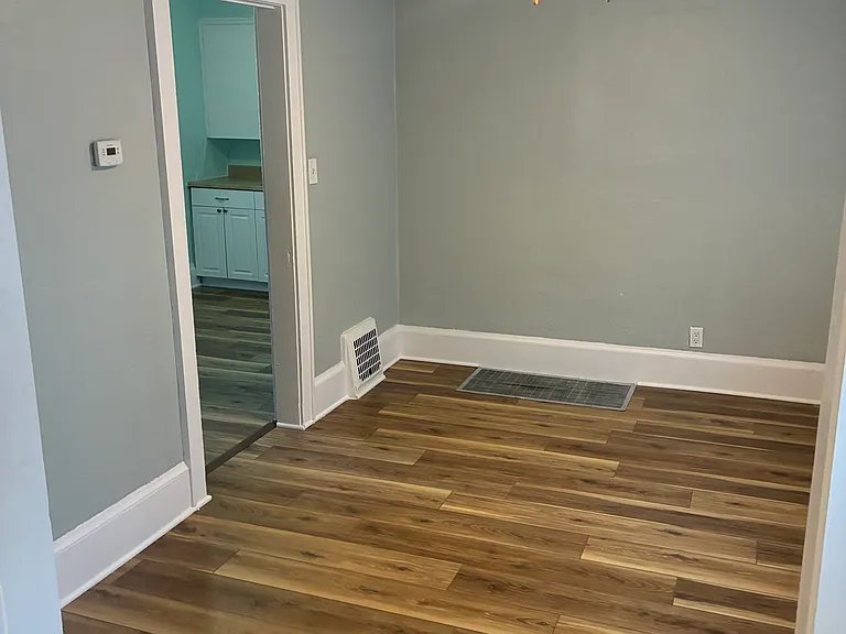 1086 Joy Ave — Photo 14