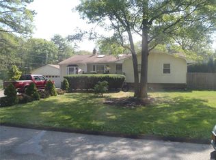 35 Crescent Bow, Ridge, NY 11961