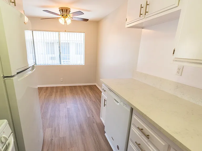 18407 Dearborn Street — Photo 37