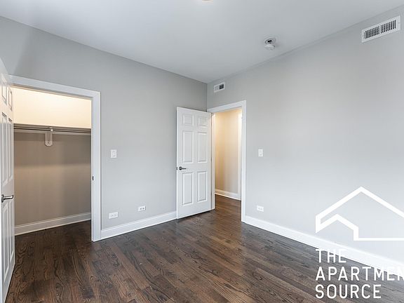 4th image of 2228 N Sawyer Ave #3F