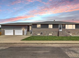 901 4th Ave W, Williston, ND 58801