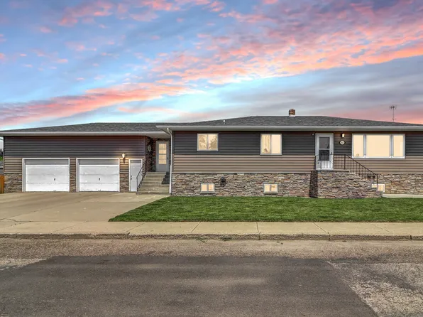 901 4th Ave W, Williston, ND 58801