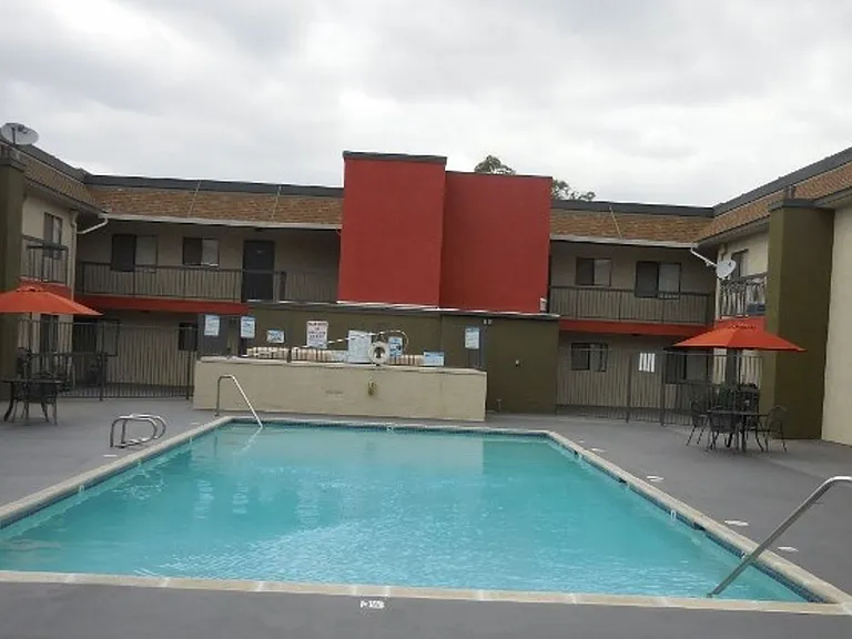 7817 Vineland Ave — Photo 3