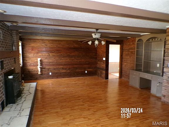 4th image of 811 Richards Dr