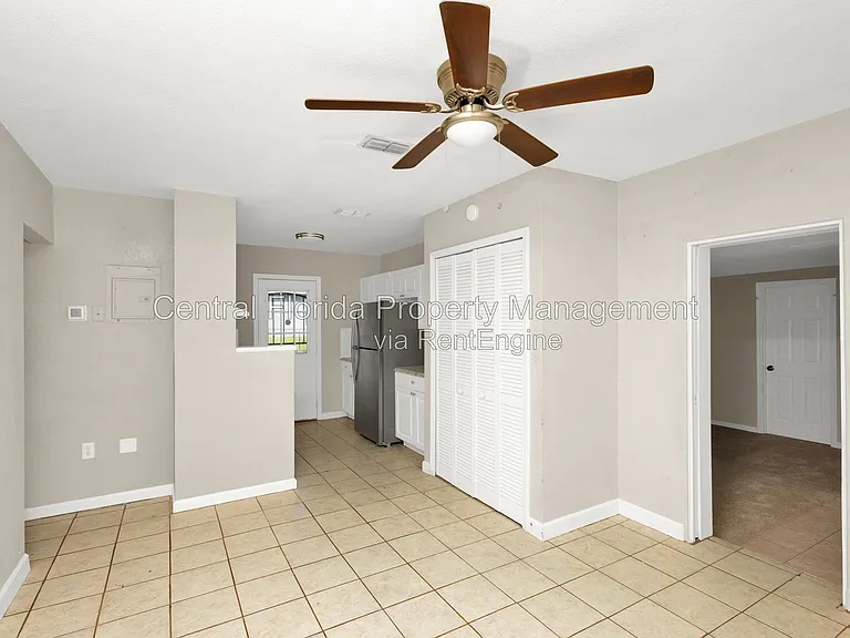 226 S Hill Ave — Photo 3