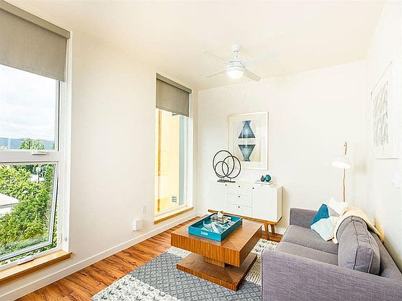 4th image of 60 SE 10th Ave #2205954