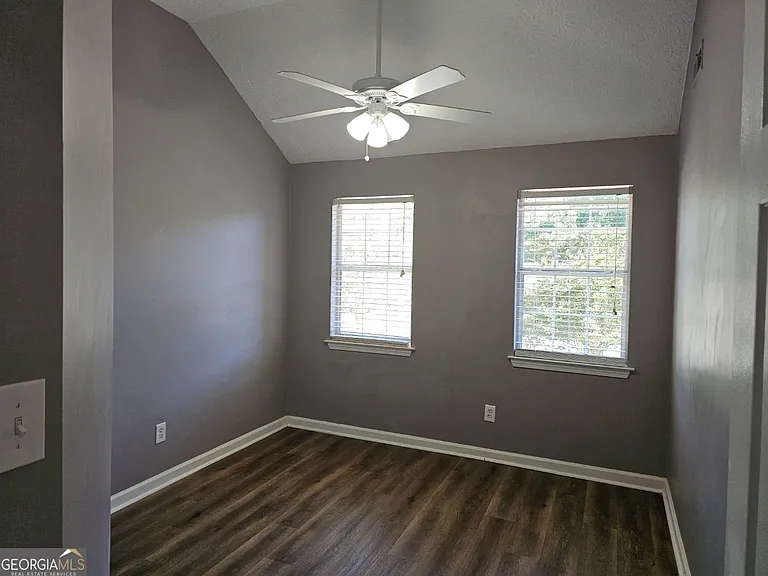 218 Preston Cir — Photo 36