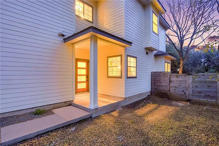 Building Photo - 11725 Bell Ave #A
