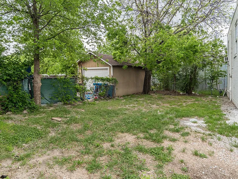 2737 Stuart Dr — Photo 38