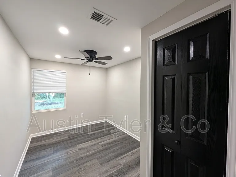 2984B Smith St — Photo 7