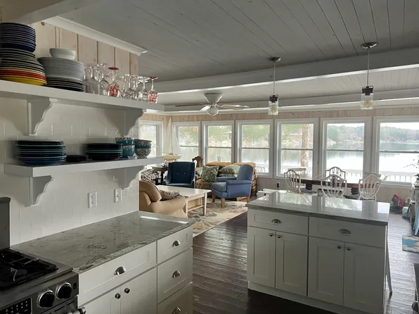 8736 S Vanderstel Dr, Newaygo, MI 49337