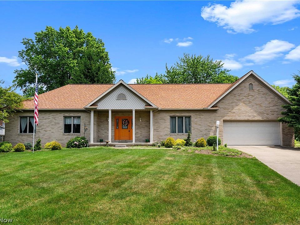 1st image of 4524 Leawood Dr NE