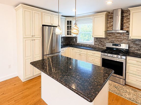 5th image of 3646 Genesee Dr
