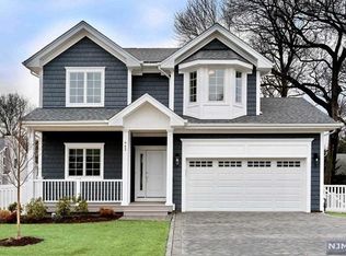 462 Knickerbocker Rd, Cresskill, NJ 07626