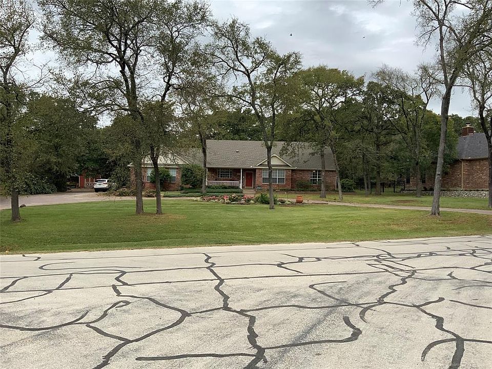 1st image of 105 Houston Dr