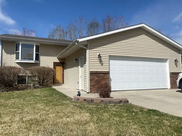 3013 Mary St, Yankton, SD 57078