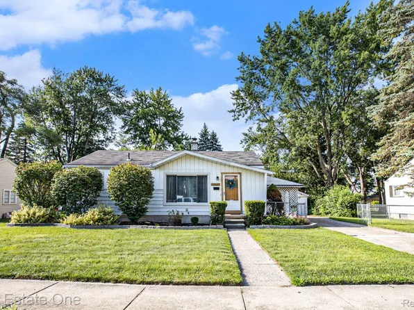 33520 John Hauk St, Garden City, MI 48135