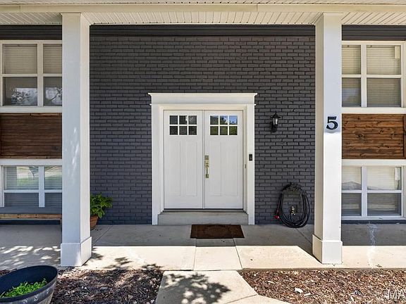 2nd image of 5 Golden Oak Ct