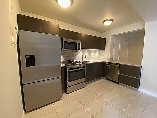 2nd image of 400 E 58th St APT 3C