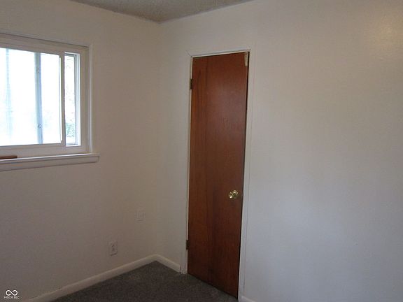 3rd image of 3950 N Arlington Ave