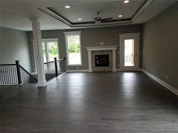 4th image of 704 NE Sonora Valley Ct