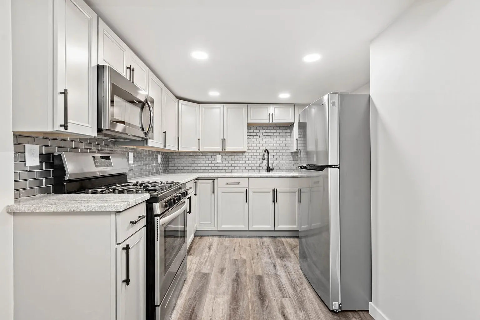256 Prospect St photo 1