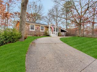 22 Cherry St, Calverton, NY 11933