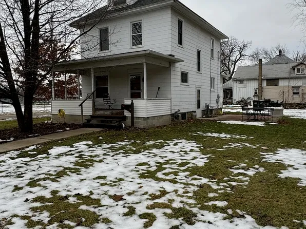 614 W 5th St, Sterling, IL 61081