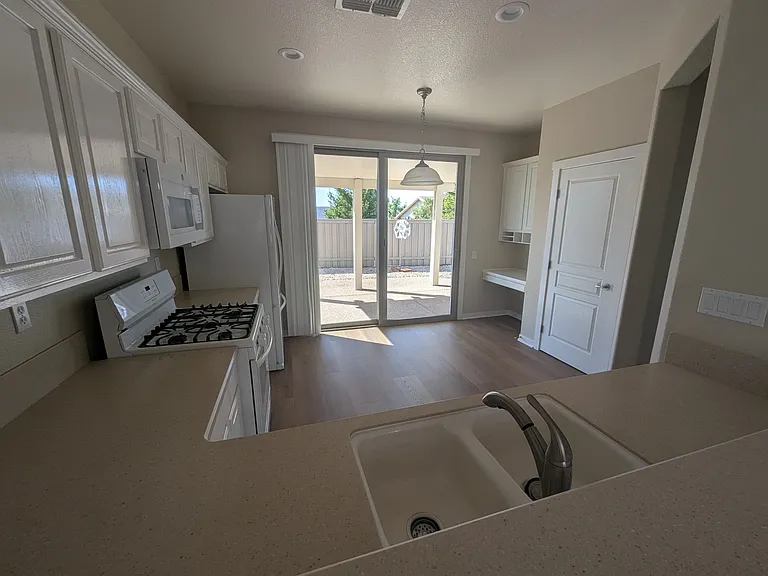 2895 Blue Heron Loop — Photo 14