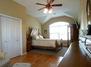 258 E Lake Ave, Massapequa Park, NY 11762