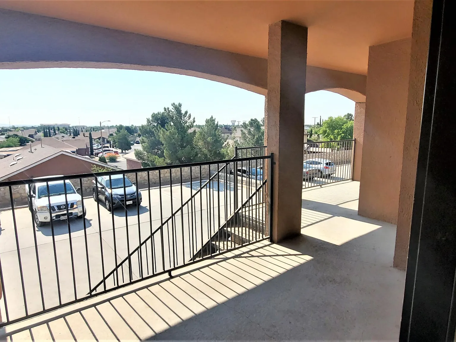 2 bed, 2.0 bath, 978 sqft, $995 — Photo 2