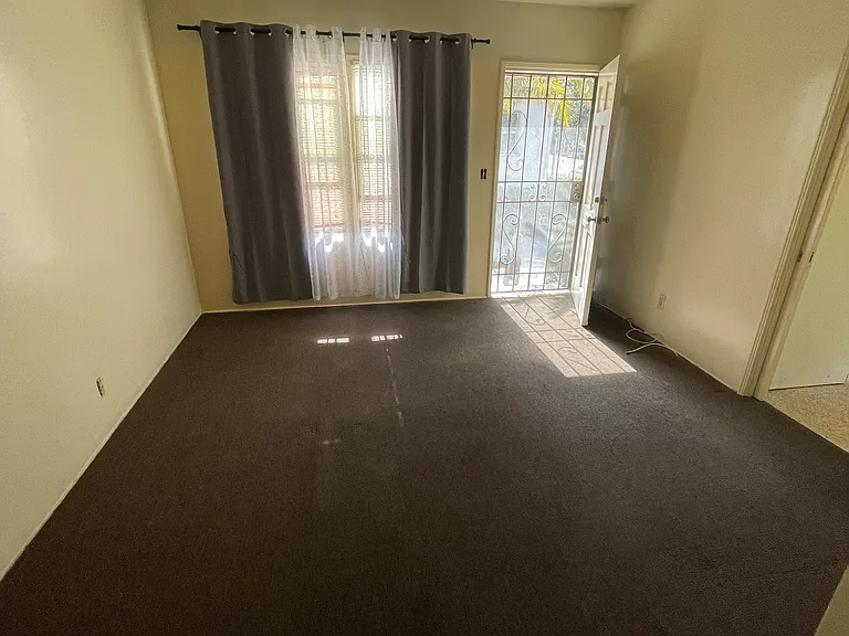 5202 Knowlton St — Photo 7
