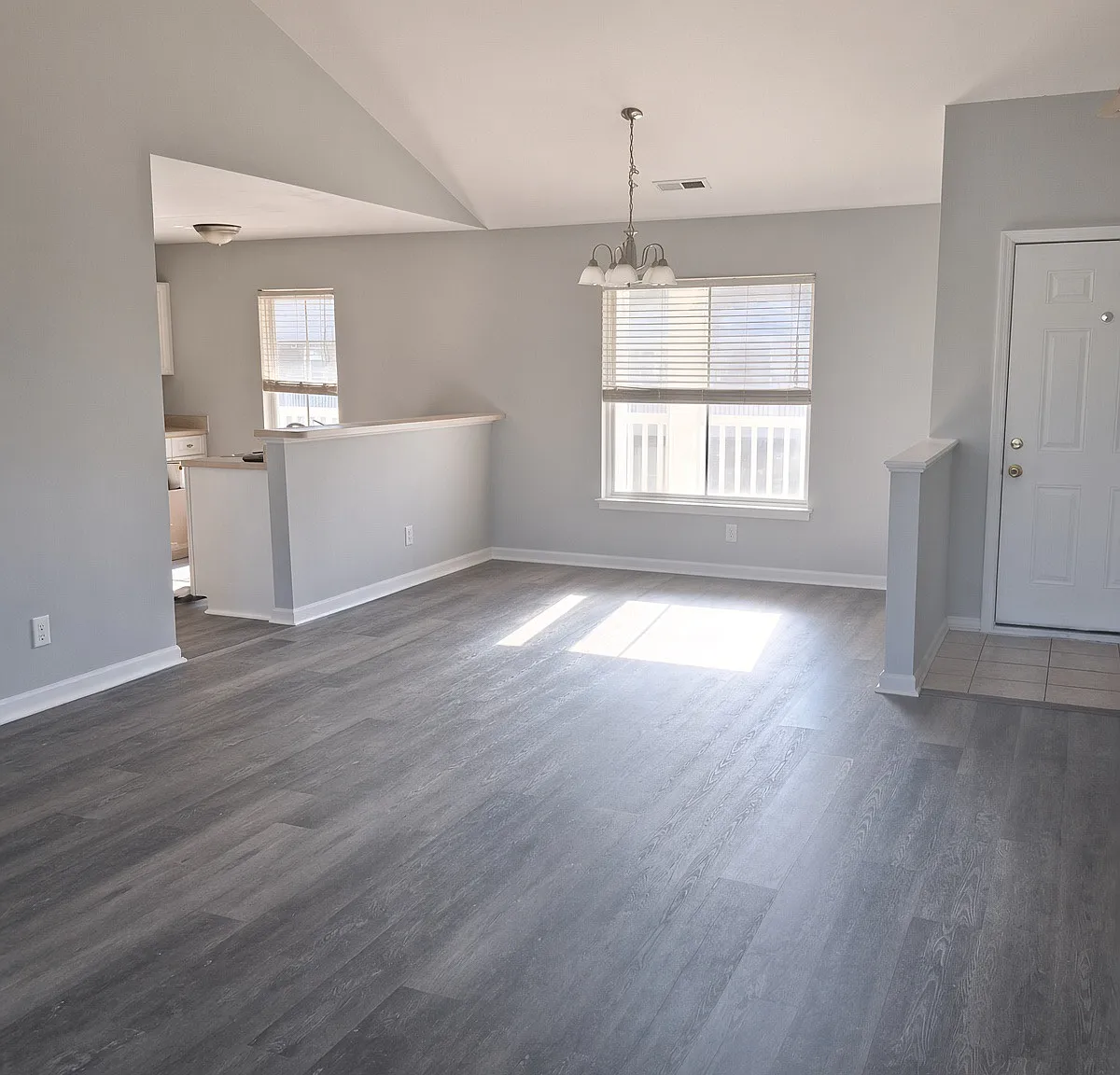 3 bed, 1350 sqft, $1,850 — Photo 1