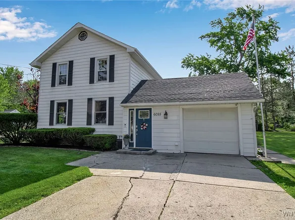 6095 Elm St, Clarence Center, NY 14032