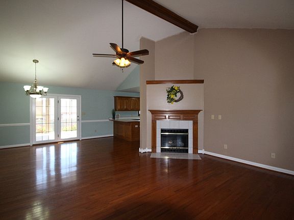 5th image of 516 Blackberry Cir