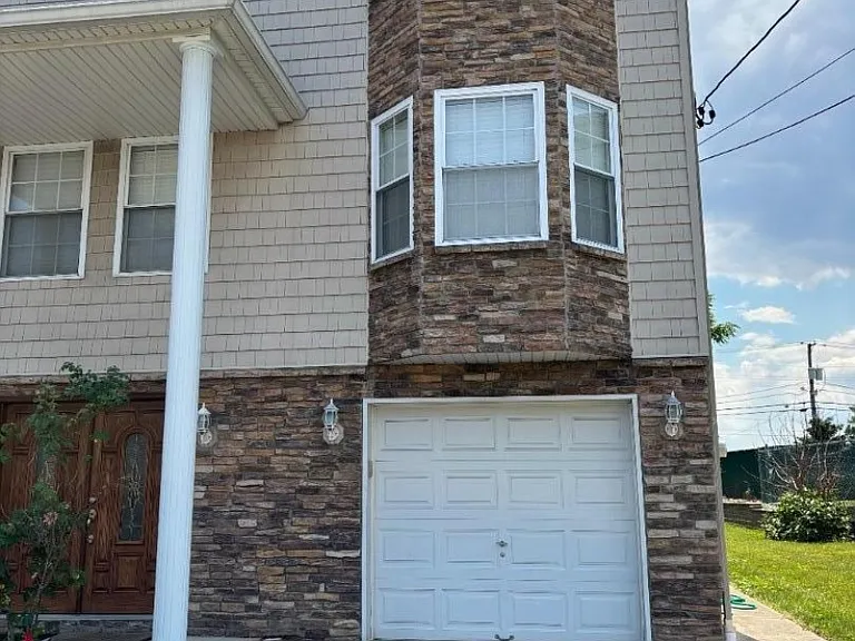 38 Henry St #A — Photo 3