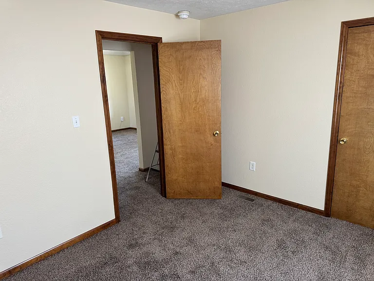 933 W Central St — Photo 9