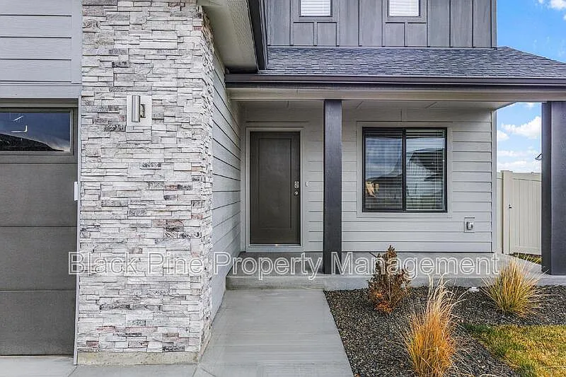 4 bed, 2.5 bath, 2125 sqft, $2,600 — Photo 4