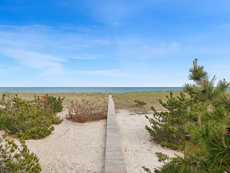 298 Dune Rd — Photo 15
