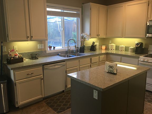 3rd image of 31937 Hollyhock Way