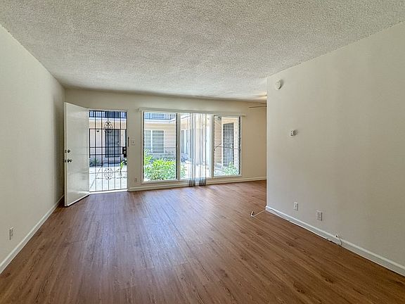 4th image of 1555 S Hayworth Ave APT 5