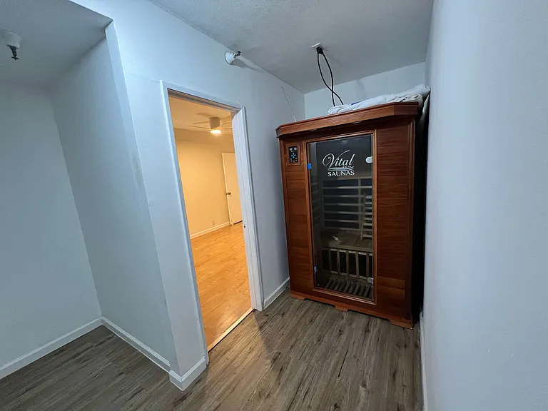 Rare in-unit full spectrum Infra red sauna -