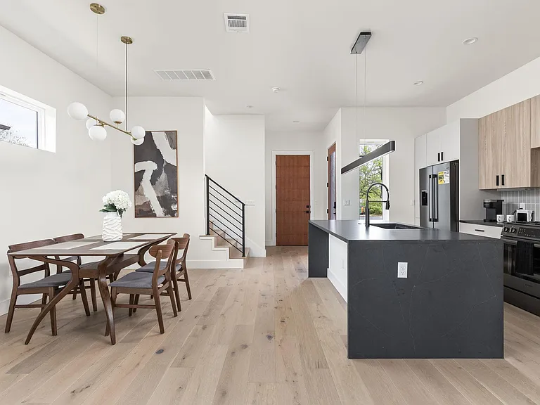 1402 Summit St #A — Photo 7