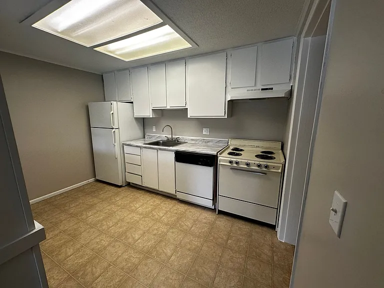 Poplar Ridge Apartments — Photo 30