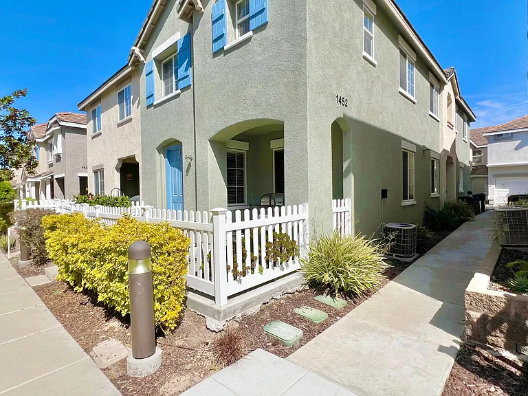 1452 Trouville Ln — Photo 44